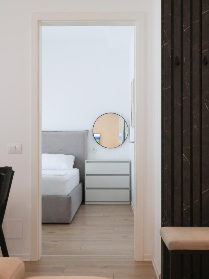 לינה וארוחת בוקר טיראנה Luxury Rooftop 23 מראה חיצוני תמונה
