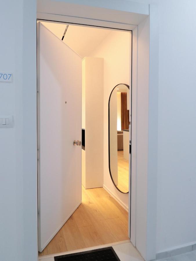 לינה וארוחת בוקר טיראנה Luxury Rooftop 23 מראה חיצוני תמונה