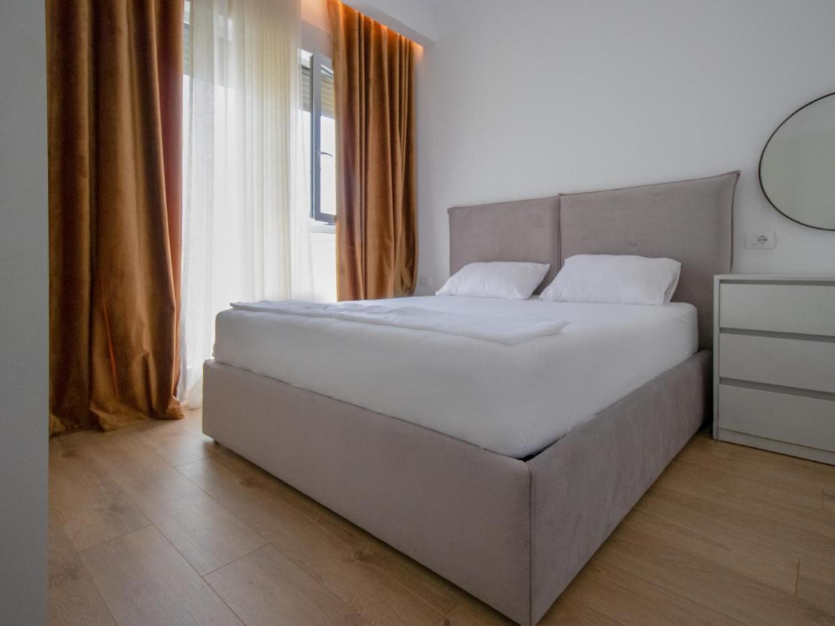 לינה וארוחת בוקר טיראנה Luxury Rooftop 23 מראה חיצוני תמונה