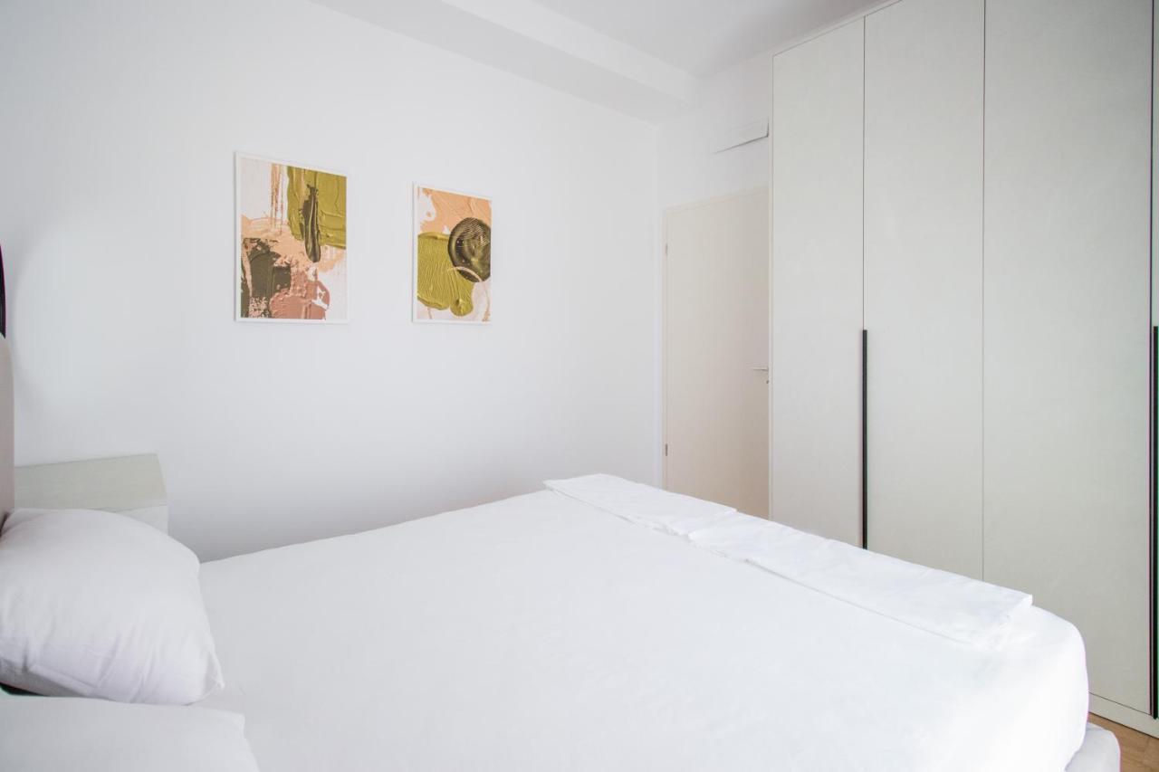 לינה וארוחת בוקר טיראנה Luxury Rooftop 23 מראה חיצוני תמונה